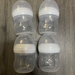 Lot of 4 Bundle Philips Avent 8 ounces Baby Bottle